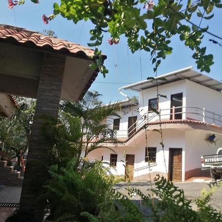 Hotel El Pez Dorado Rio Dulce Town Exteriér fotografie